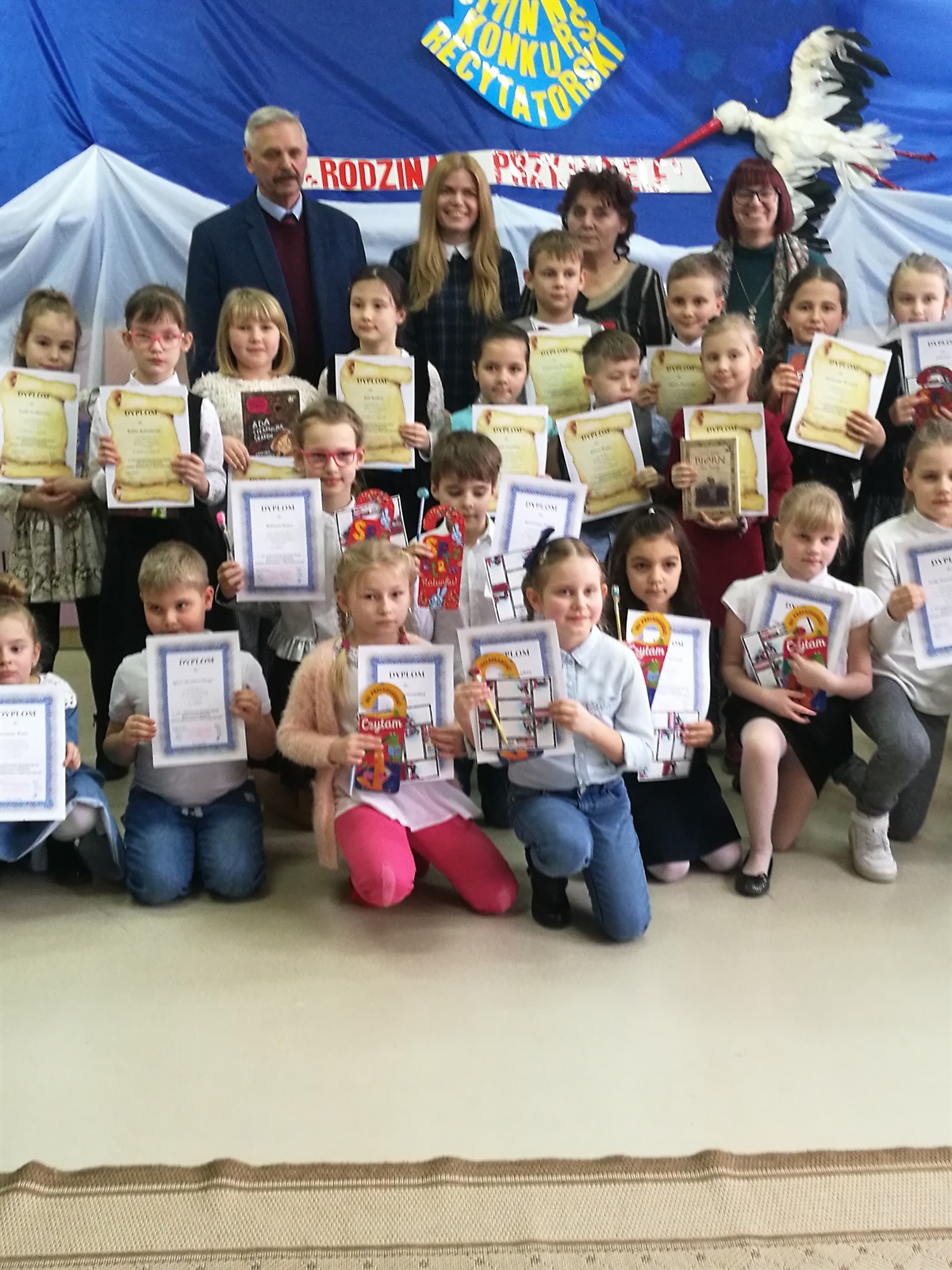 GRATULACJE  DLA  MAŁYCH   RECYTATORÓW